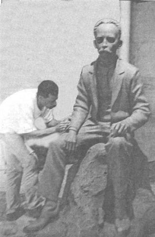 El escultor Wilfredo Milanés en plena faena creadora. 358.jpg
